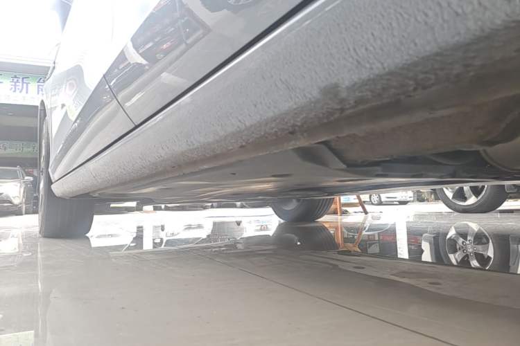 Used Volkswagen Lamando 2022 Lavida L 280TSI DSG Cool & Spicy Edition Left Side Sill