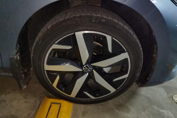 Used Volkswagen Lamando 2022 Lavida L 280TSI DSG Cool & Spicy Edition Right Front Wheel Hub