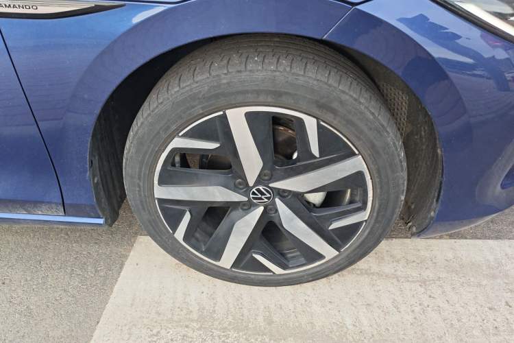 Used Volkswagen Lamando 2022 Lavida L 280TSI DSG Cool & Spicy Edition Right Front Wheel Hub