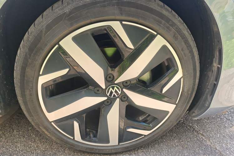 Used Volkswagen Lamando 2022 Lavida L 280TSI DSG Cool & Spicy Edition Right Front Wheel Hub