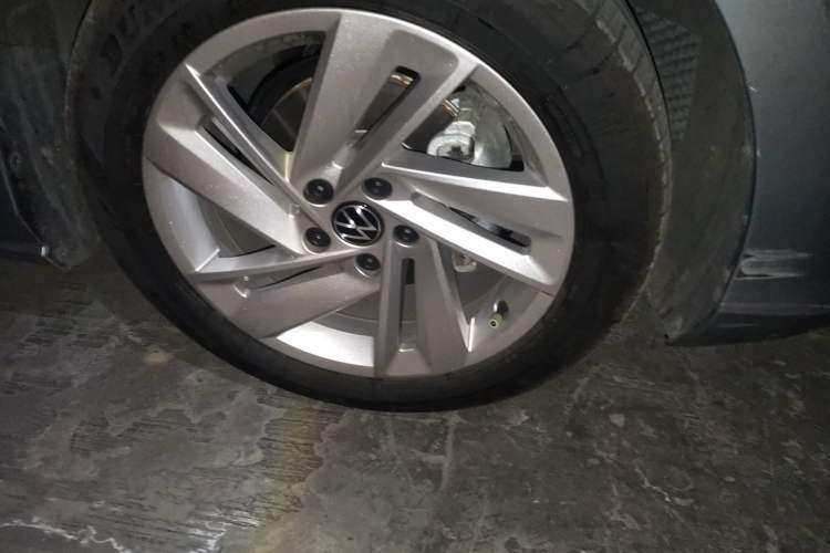 Used Volkswagen Lamando 2022 Lingdu L 280TSI DSG Spicy Edition Right Front Wheel Hub