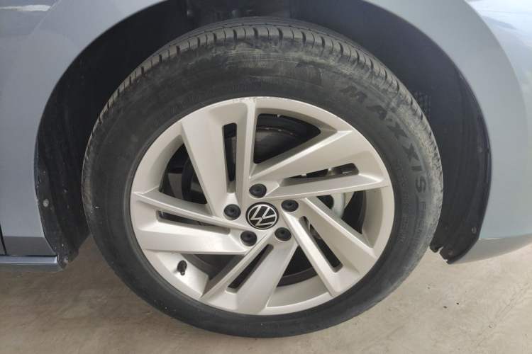 Used Volkswagen Lamando 2022 Lavida L 280TSI DSG Hot Edition Right Front Wheel Hub