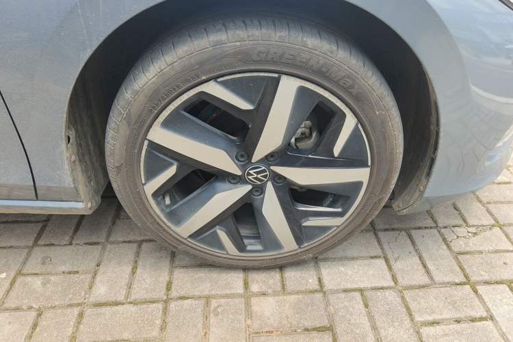 Used Volkswagen Lamando 2022 Lavida L 280TSI DSG Cool & Spicy Edition Right Front Wheel Hub