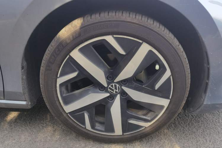 Used Volkswagen Lamando 2022 Lavida L 280TSI DSG Cool & Spicy Edition Right Front Wheel Hub