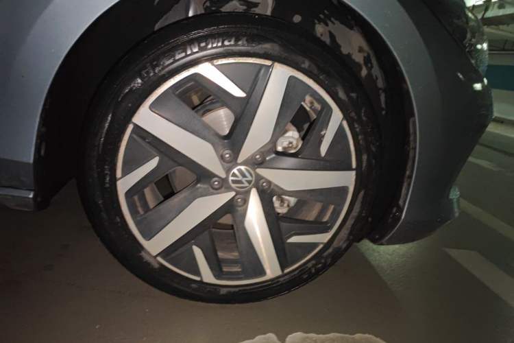 Used Volkswagen Lamando 2022 Lavida L 280TSI DSG Cool & Spicy Edition Right Front Wheel Hub