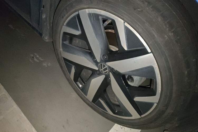 Used Volkswagen Lamando 2022 Lavida L 280TSI DSG Cool & Spicy Edition Right Front Wheel Hub