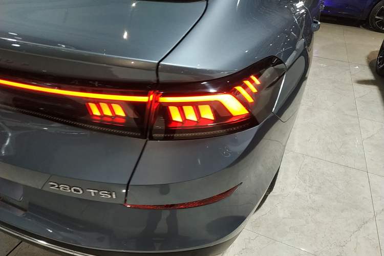 Used Volkswagen Lamando 2022 Lavida L 280TSI DSG Cool & Spicy Edition Right Rear Taillight