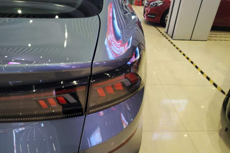 Used Volkswagen Lamando 2022 Lavida L 280TSI DSG Cool & Spicy Edition Right Rear Taillight