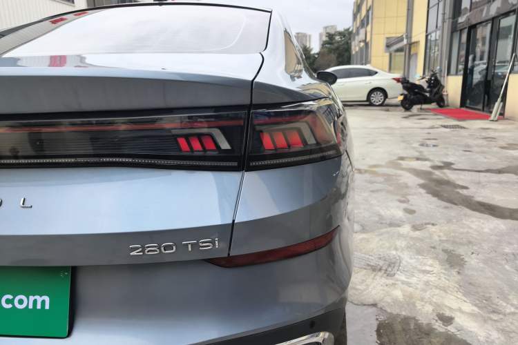Used Volkswagen Lamando 2022 Lavida L 280TSI DSG Cool & Spicy Edition Right Rear Taillight