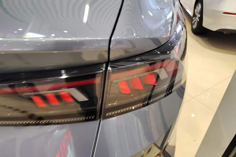 Used Volkswagen Lamando 2022 Lavida L 280TSI DSG Cool & Spicy Edition Right Rear Taillight