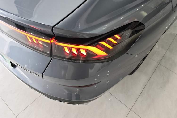 Used Volkswagen Lamando 2022 Lavida L 280TSI DSG Cool & Spicy Edition Right Rear Taillight