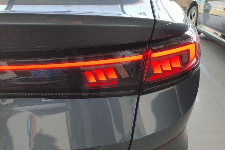 Used Volkswagen Lamando 2022 Lingdu L 280TSI DSG Spicy Edition Right Rear Taillight