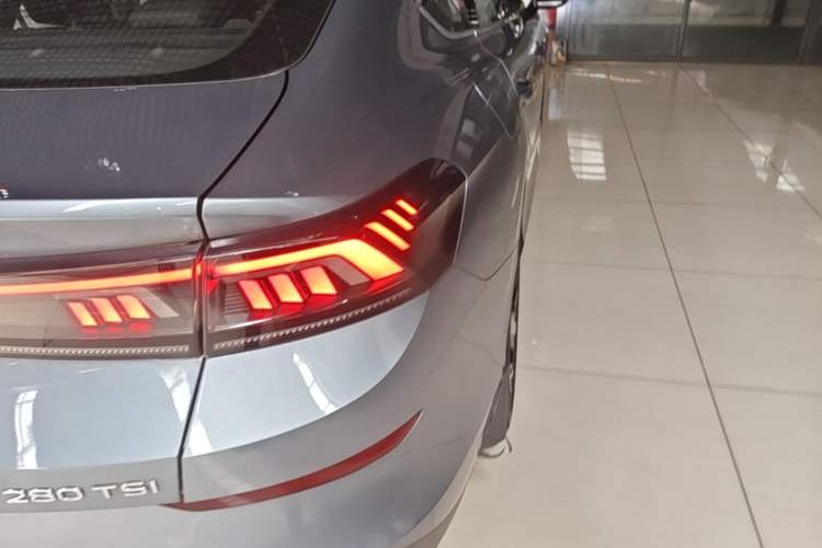Used Volkswagen Lamando 2022 Lavida L 280TSI DSG Cool & Spicy Edition Right Rear Taillight