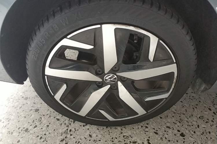 Used Volkswagen Lamando 2022 Lavida L 280TSI DSG Cool & Spicy Edition Right Rear Wheel Hub