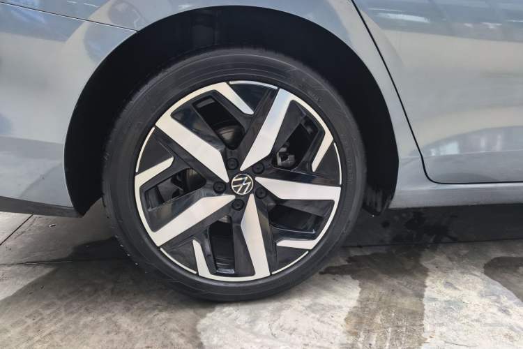 Used Volkswagen Lamando 2022 Lavida L 280TSI DSG Cool & Spicy Edition Right Rear Wheel Hub