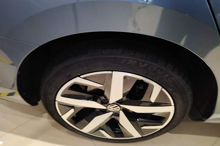 Used Volkswagen Lamando 2022 Lavida L 280TSI DSG Cool & Spicy Edition Right Rear Wheel Hub