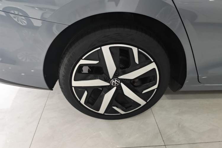 Used Volkswagen Lamando 2022 Lavida L 280TSI DSG Cool & Spicy Edition Right Rear Wheel Hub