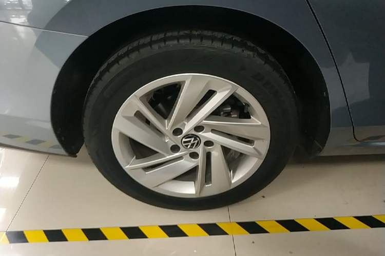 Used Volkswagen Lamando 2022 Lingdu L 280TSI DSG Spicy Edition Right Rear Wheel Hub