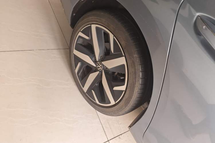 Used Volkswagen Lamando 2022 Lavida L 280TSI DSG Cool & Spicy Edition Right Rear Wheel Hub