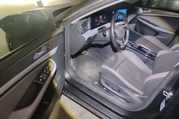 Used Volkswagen Lamando 2022 Lavida L 280TSI DSG Cool & Spicy Edition Driver Seat