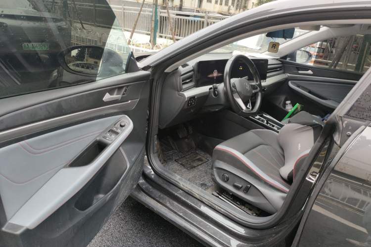 Used Volkswagen Lamando 2022 Lavida L 280TSI DSG Hot Edition Driver Seat