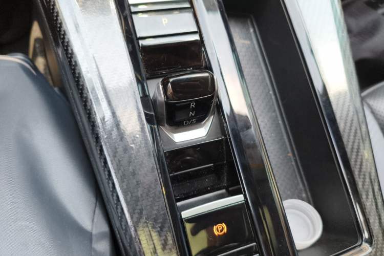 Used Volkswagen Lamando 2022 Lavida L 280TSI DSG Cool & Spicy Edition Gear Lever