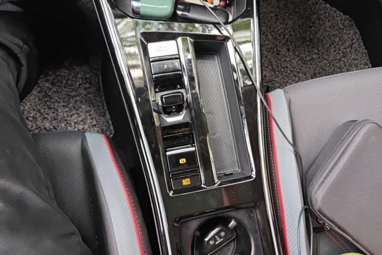 Used Volkswagen Lamando 2022 Lavida L 280TSI DSG Cool & Spicy Edition Gear Lever