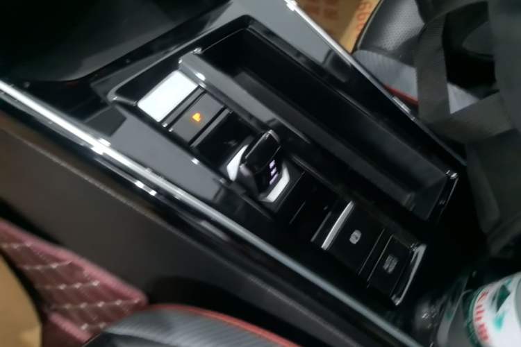 Used Volkswagen Lamando 2022 Lavida L 280TSI DSG Cool & Spicy Edition Gear Lever