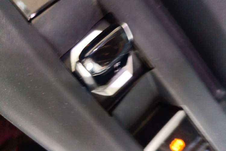 Used Volkswagen Lamando 2022 Lavida L 280TSI DSG Cool & Spicy Edition Gear Lever