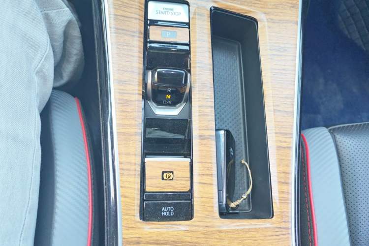Used Volkswagen Lamando 2022 Lavida L 280TSI DSG Cool & Spicy Edition Gear Lever
