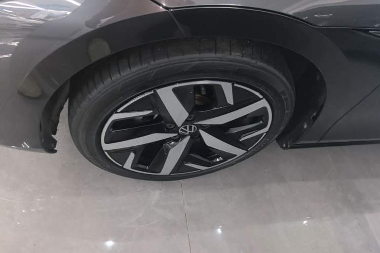 Used Volkswagen Lamando 2022 Lavida L 280TSI DSG Cool & Spicy Edition Left Front Wheel Hub