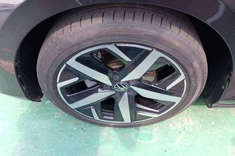 Used Volkswagen Lamando 2022 Lavida L 280TSI DSG Cool & Spicy Edition Left Front Wheel Hub