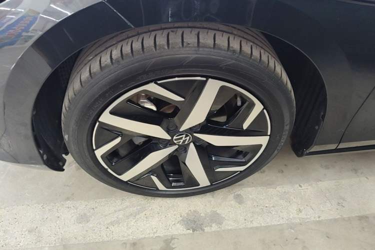 Used Volkswagen Lamando 2022 Lavida L 280TSI DSG Cool & Spicy Edition Left Front Wheel Hub