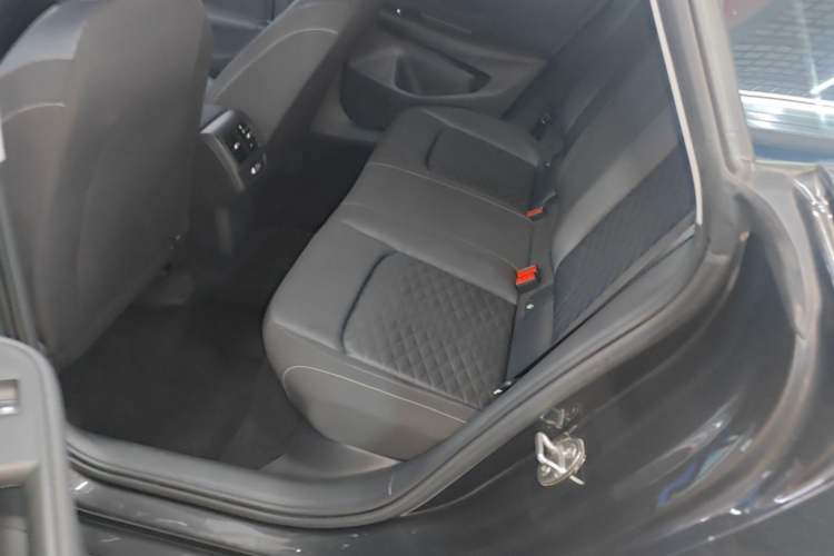 Used Volkswagen Lamando 2022 Lavida L 280TSI DSG Hot Edition Left Rear Seat