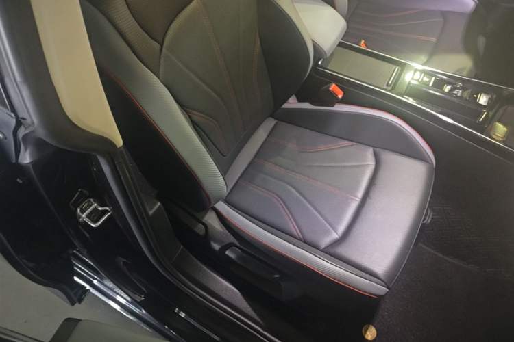 Used Volkswagen Lamando 2022 Lavida L 280TSI DSG Cool & Spicy Edition Right Front Seat