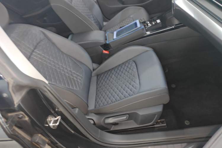 Used Volkswagen Lamando 2022 Lavida L 280TSI DSG Hot Edition Right Front Seat