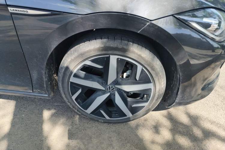 Used Volkswagen Lamando 2022 Lavida L 280TSI DSG Cool & Spicy Edition Right Front Wheel Hub