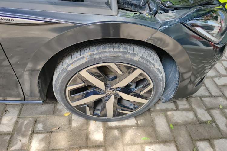 Used Volkswagen Lamando 2022 Lavida L 280TSI DSG Cool & Spicy Edition Right Front Wheel Hub