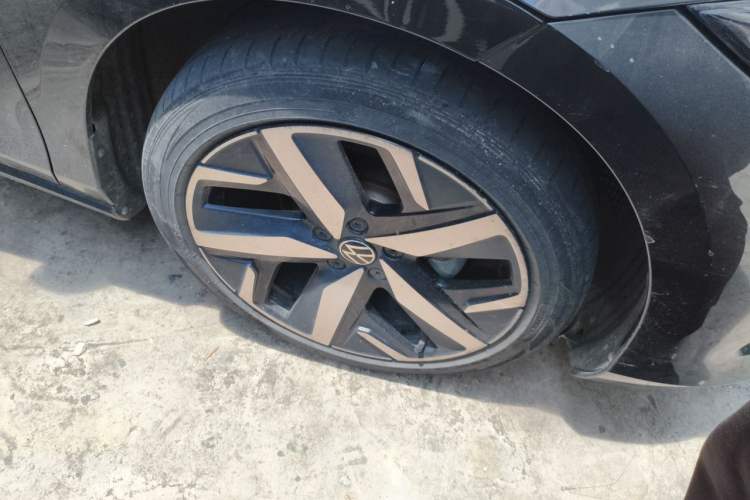 Used Volkswagen Lamando 2022 Lavida L 280TSI DSG Cool & Spicy Edition Right Front Wheel Hub