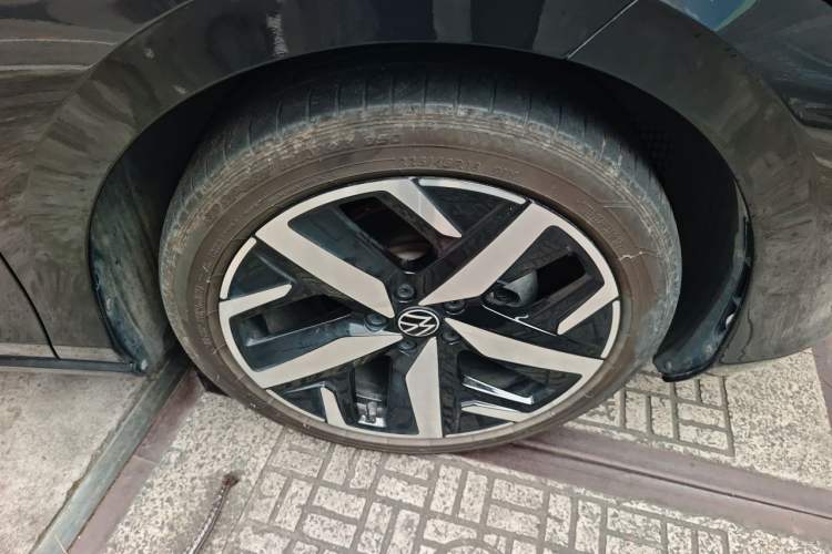 Used Volkswagen Lamando 2022 Lavida L 280TSI DSG Cool & Spicy Edition Right Front Wheel Hub