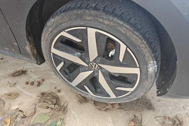 Used Volkswagen Lamando 2022 Lavida L 280TSI DSG Cool & Spicy Edition Right Front Wheel Hub