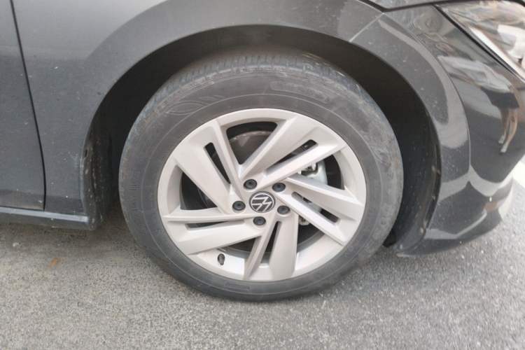 Used Volkswagen Lamando 2022 Lingdu L 280TSI DSG Spicy Edition Right Front Wheel Hub