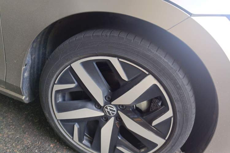 Used Volkswagen Lamando 2022 Lavida L 280TSI DSG Cool & Spicy Edition Right Front Wheel Hub
