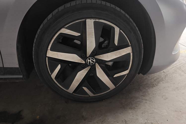 Used Volkswagen Lamando 2022 Lavida L 280TSI DSG Cool & Spicy Edition Right Front Wheel Hub