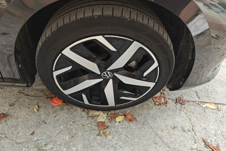 Used Volkswagen Lamando 2022 Lavida L 280TSI DSG Cool & Spicy Edition Right Front Wheel Hub