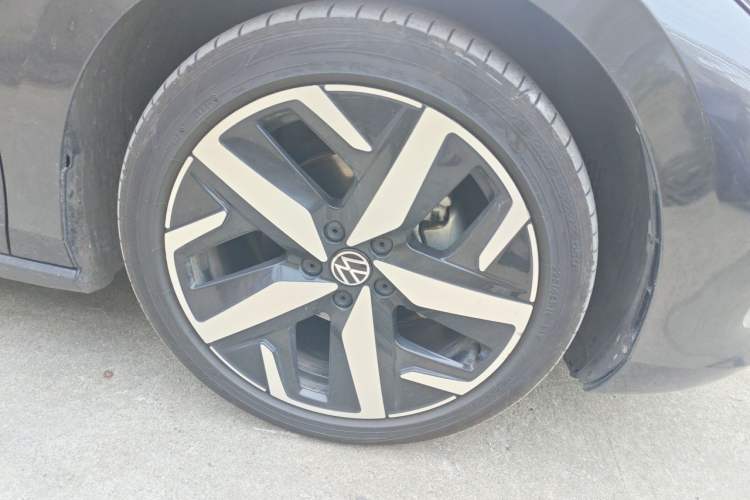 Used Volkswagen Lamando 2022 Lavida L 280TSI DSG Cool & Spicy Edition Right Front Wheel Hub