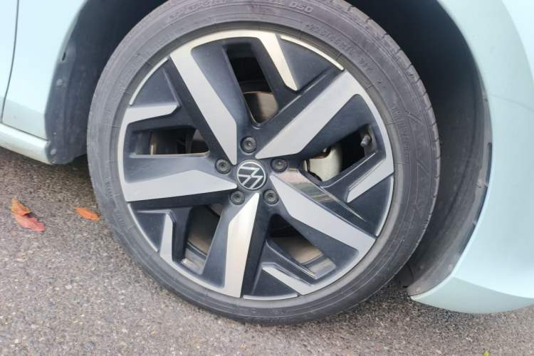 Used Volkswagen Lamando 2022 Lavida L 280TSI DSG Cool & Spicy Edition Right Front Wheel Hub