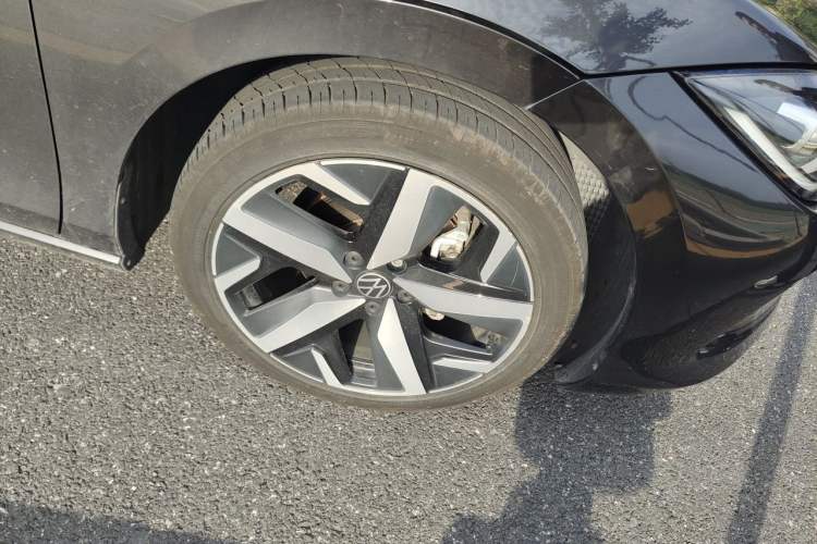 Used Volkswagen Lamando 2022 Lavida L 280TSI DSG Cool & Spicy Edition Right Front Wheel Hub