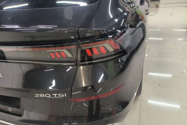 Used Volkswagen Lamando 2022 Lavida L 280TSI DSG Cool & Spicy Edition Right Rear Taillight