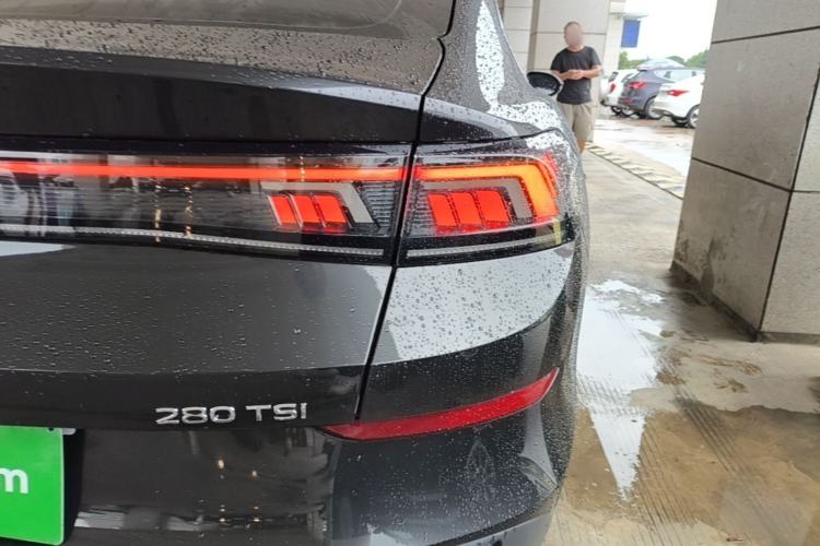 Used Volkswagen Lamando 2022 Lavida L 280TSI DSG Cool & Spicy Edition Right Rear Taillight